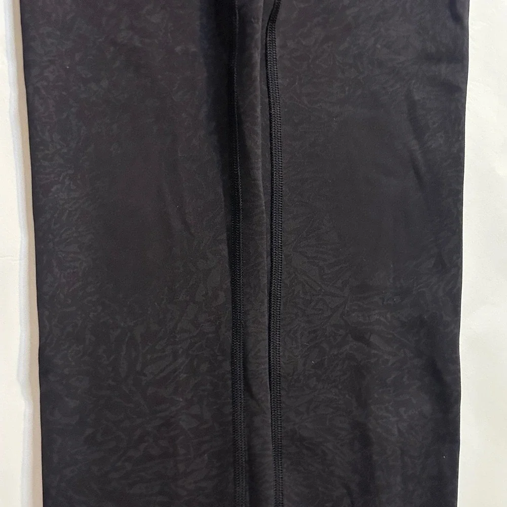 Crunch Black Lululemon Wunder Train High-Rise Crop 23